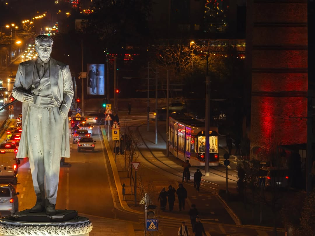 Eskişehir'de Cumhuriyetimizin Kurucusu Gazi Mustafa Kemal Atatürk'ün İzinde Yürümek