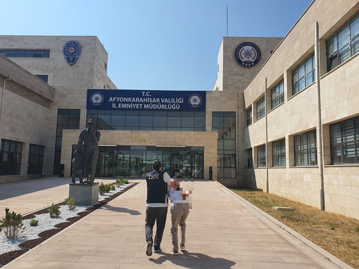 Yurt Dışına Kaçmaya Çalışan Şahıs Afyonkarahisar’da Yakalandı