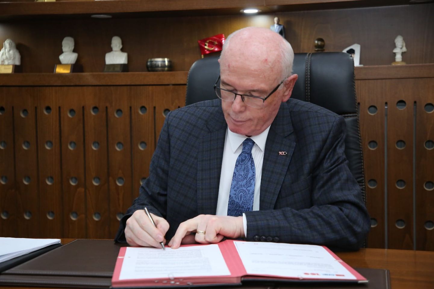 Odunpazarı Belediyesi, CHP Politika Belgesi'ni imzalayarak toplumsal cinsiyet eşitliği için taahhütlerini teyit etti.