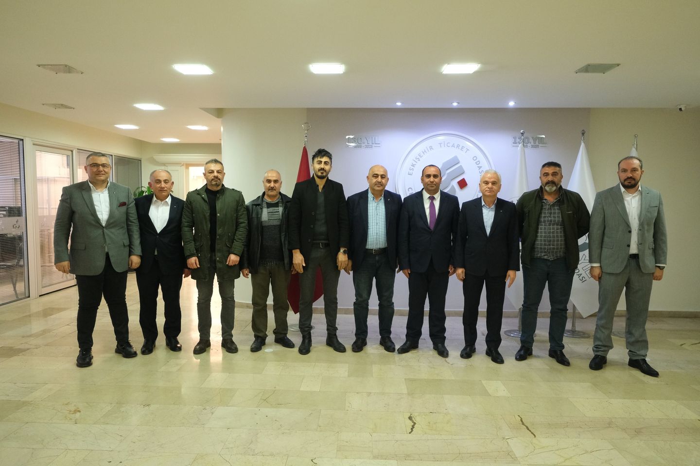 Eskişehir'deki Bağımsız Belediye Başkan Adayı Karakaş, Ticaret Odası'nı ziyaret etti.