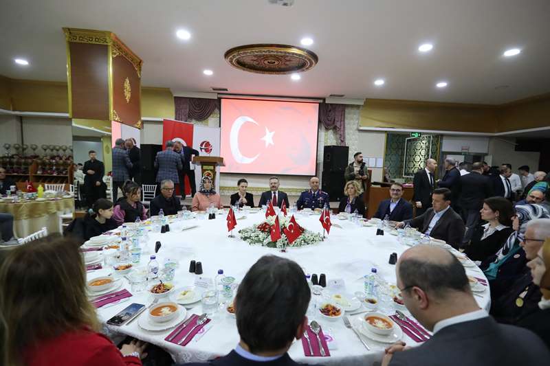 Eskişehir Valisi Sayın Hüseyin Aksoy Şehit Aileleri ve Gazilerle İftar Sofrasında Buluştu