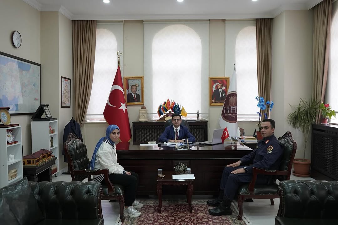 Şehit Bayram Özden Anadolu Lisesi Öğrencisi Esmanur CAN'ın Kaymakamı Ziyareti