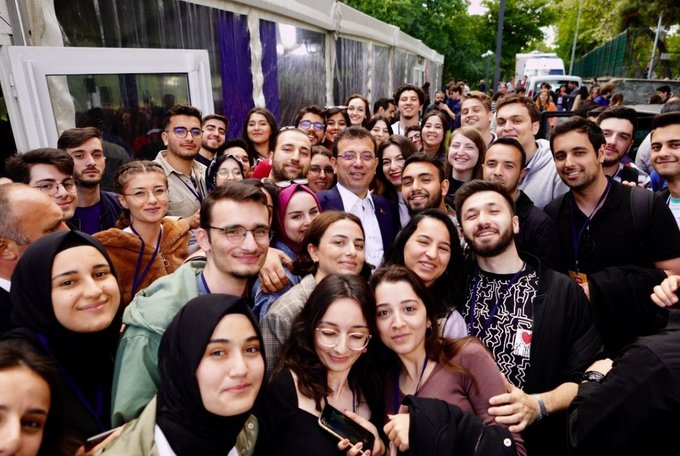 İstanbul Büyükşehir Belediyesi, İş Arayan Gençleri İşverenlerle Buluşturuyor