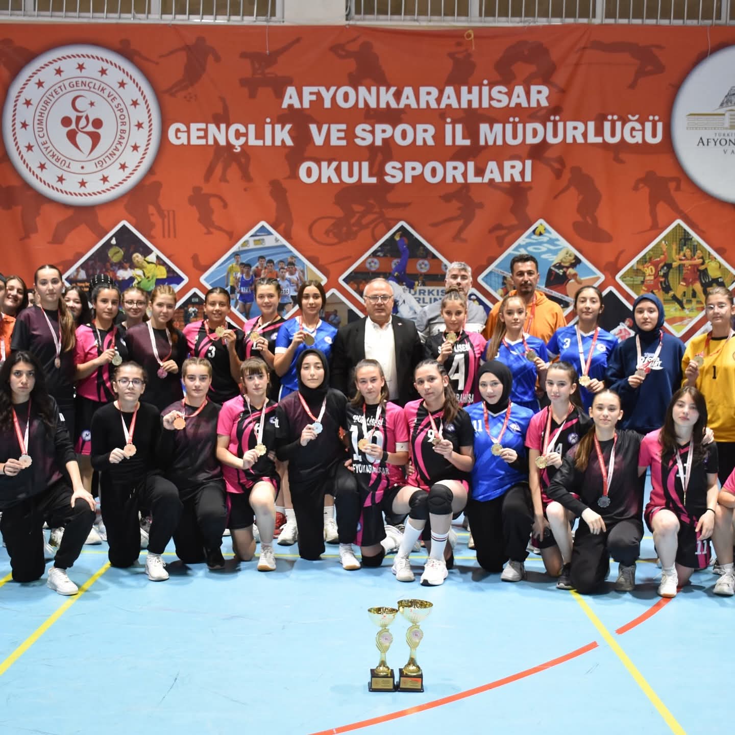 Okul Sporları Genç Kızlar Hentbol Müsabakaları Tamamlandı