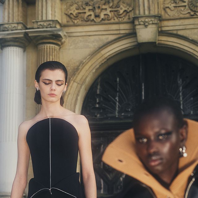 Alexander McQueen, Spring Summer 2025 Pre-collection'ını Tanıttı