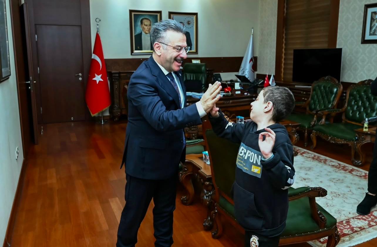 Valimiz Engelliler Haftası'nda Zihinsel Engelli Çocukları Makamında Ağırladı