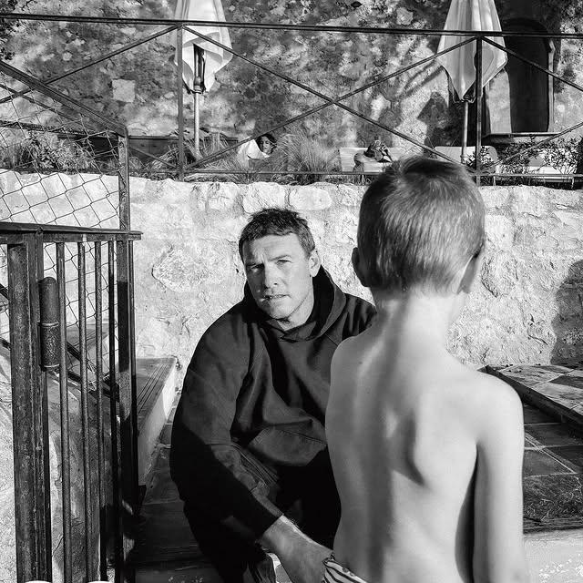 Sam Worthington'ın Aile Odaklı Yaşamı
