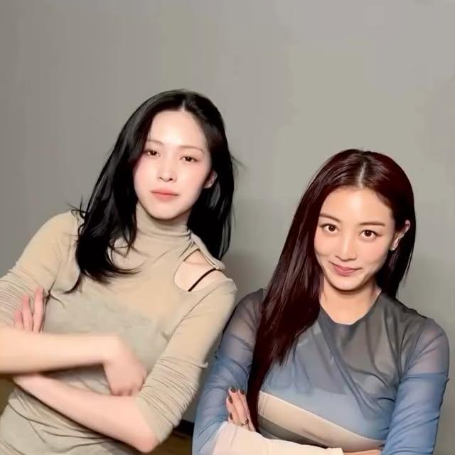 ITZY Üyeleri Ryujin ve Yeji, Sunmi ile Birlikte TWICE'ın 
