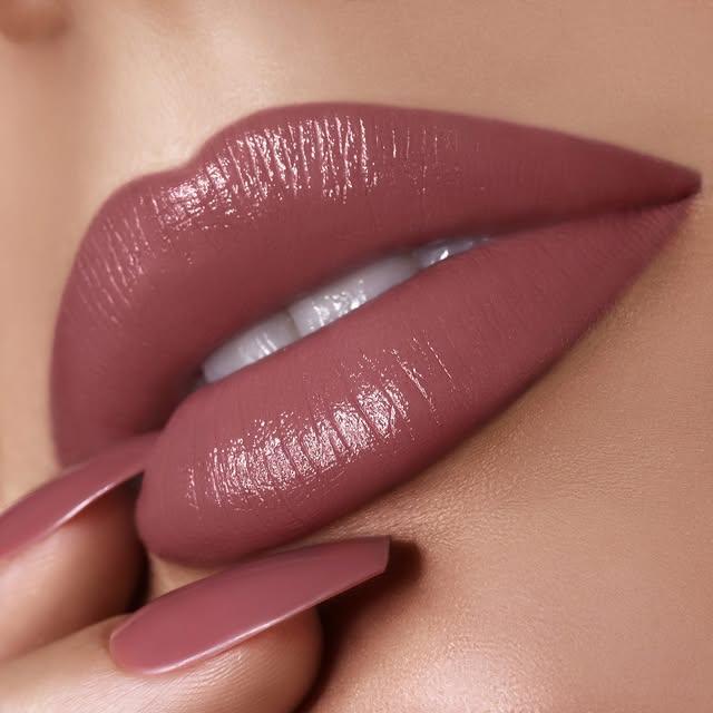 Pat McGrath Labs'un SatinAllure Ruj Serisi İle Dudaklarınızı Aydınlatın