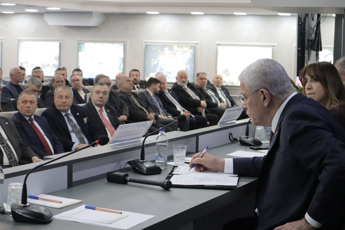 Ankara'da Demokrat Parti Genel Başkan Yardımcısı Cemal Enginyurt Dostlarıyla Buluştu