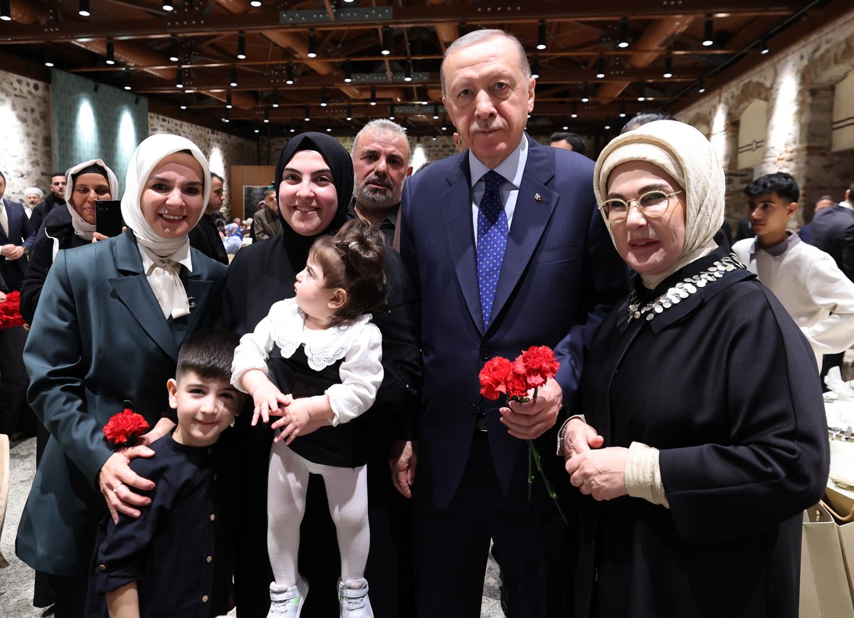 Erdoğan, İlk İftarda Şehit Yakınlarıyla Buluştu