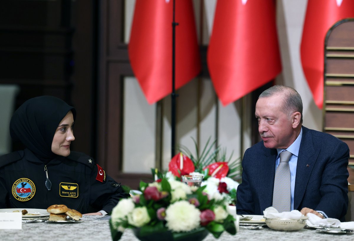 
    Türkiye'nin Mavi Vatan 2025 Tatbikatıyla Deniz Yeteneklerini Güçlendirme
  