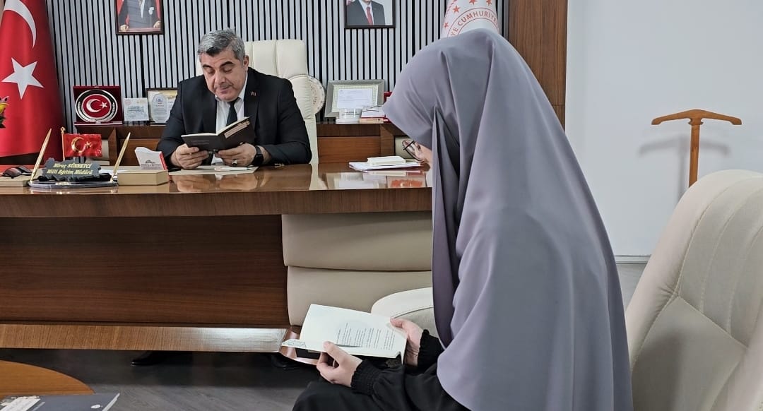 Genç Yazar, İl Milli Eğitim Müdürünü Ziyaret Etti