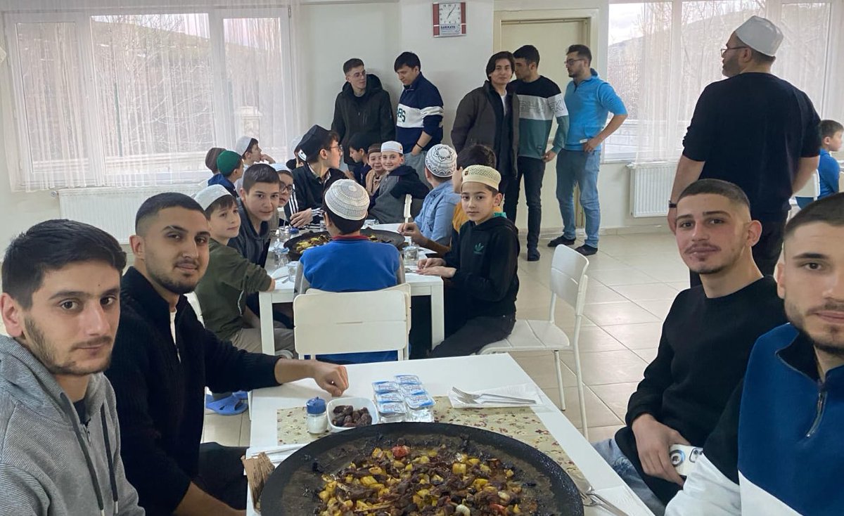 Afyonkarahisar'da Öğrenciler Ramazan Ayında Bir Araya Geldi