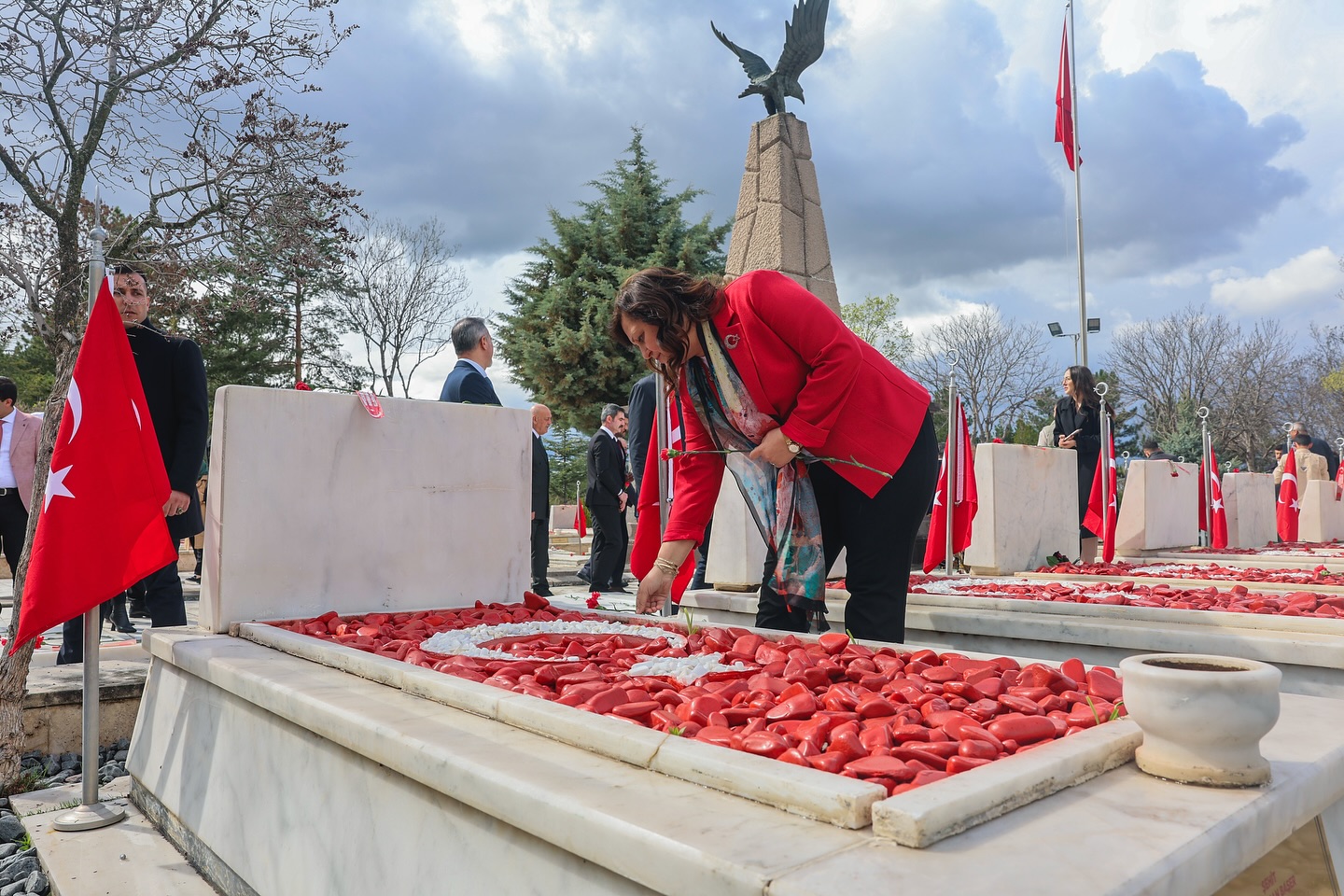 Afyonkarahisar'da Şehitlere Saygı Ziyareti