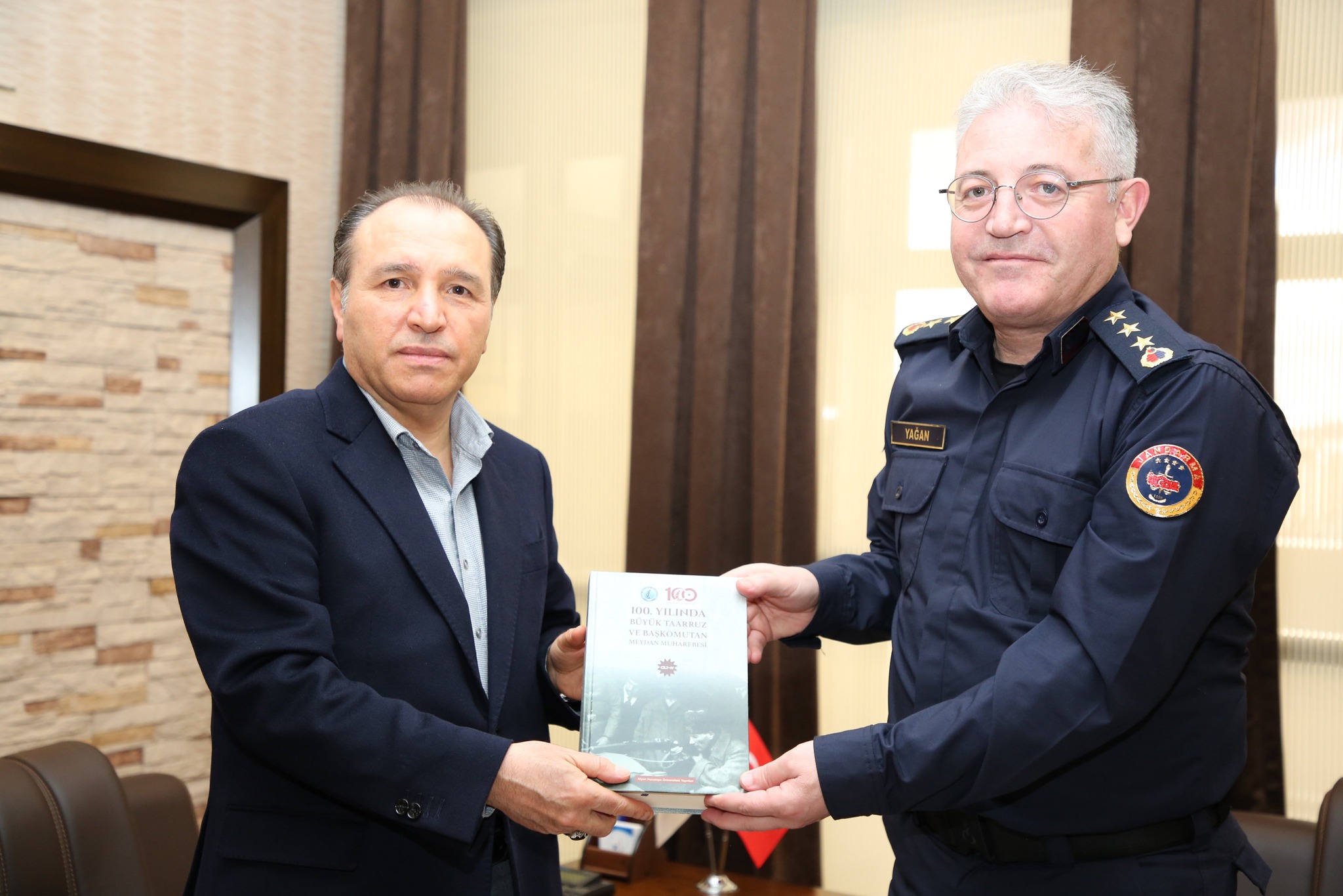 Afyonkarahisar İl Jandarma Komutanı, AKÜ Rektörünü Ziyaret Etti