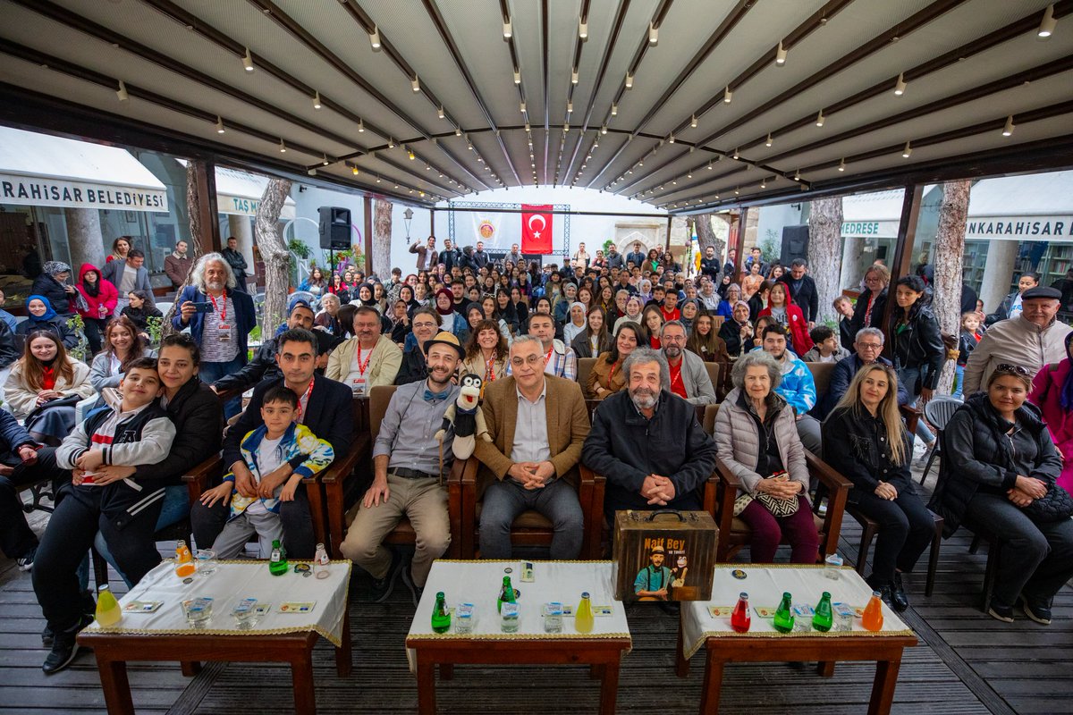 Kocatepe Tiyatro Festivali'nde Naif Bey ve Yaveri İle Kahkaha Fırtınası