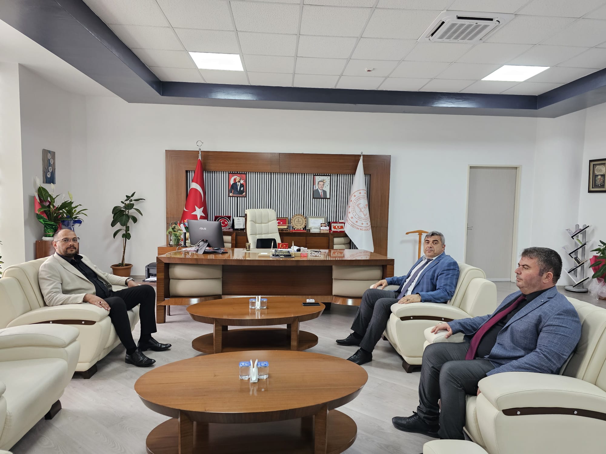 Bayat Belediye Başkanı ve İlçe Milli Eğitim Müdürü, İl Milli Eğitim Müdürünü Ziyaret Etti