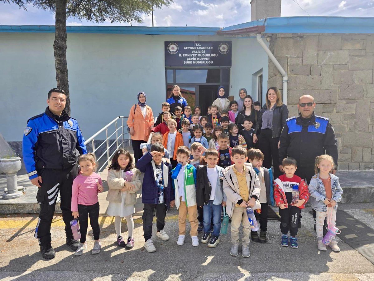 Afyonkarahisar'da Polis Haftası Etkinlikleri: Minik Ellerden Güvenlik Bilgisi