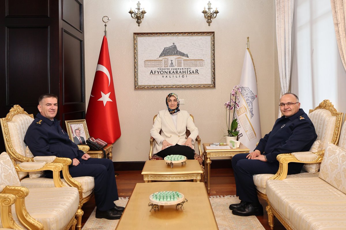 Afyonkarahisar Valisi, Hava Savunma Komutanı ile Bir Arayısa Girdi