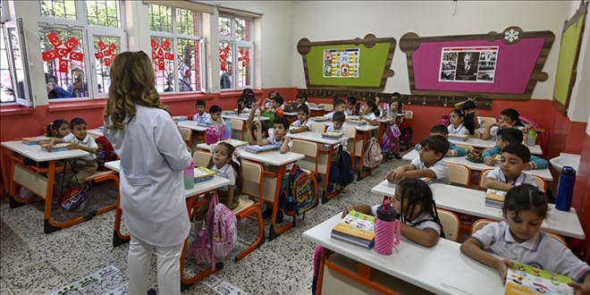 Öğretmen Yer Değiştirme Takvimi Başladı, Yönetmelik Beklentisi Devam Ediyor