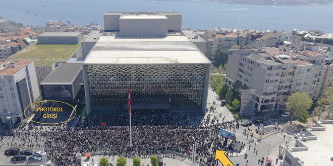Özgür Özel'in Aracıyla İlgili Otopark İddialarına Valilik ve Emniyet'ten Açıklama