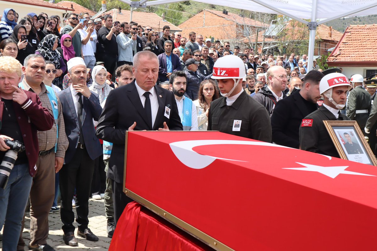 Kuzey Irak'ta Şehit Düşen Afyonkarahisarlı Mehmetçiğin Cenazesi Dualarla Toprağa Verildi