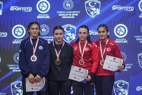 Afyonkarahisar'dan Antalya'ya Zafer: Genç Güreşçiler Uluslararası Arenada 3 Madalya Kazandı