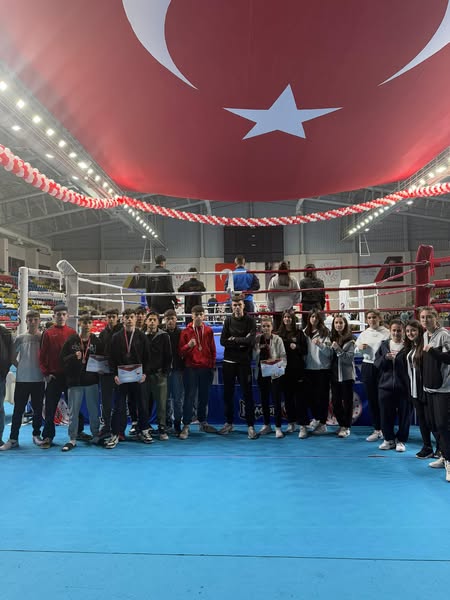 Afyonkarahisarlı Muay Thai Sporcuları Bolu'da Zafere Ulaştı: 7 Madalya