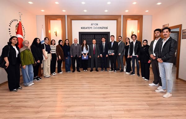 AKÜ Rektörü Karakaş, Girişimcilik ve Kariyer Topluluğu GİKAT ile Bir Araya Geldi