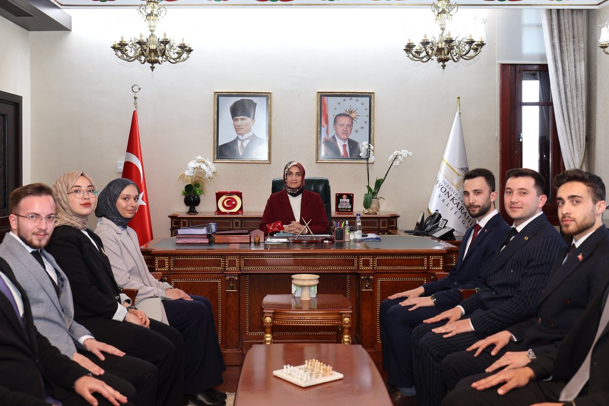 Afyonkarahisar Valisi Yiğitbaşı, AK Parti Gençlik Kolları İl Başkanı ve Yönetim Kurulu Üyelerini Kabul Etti