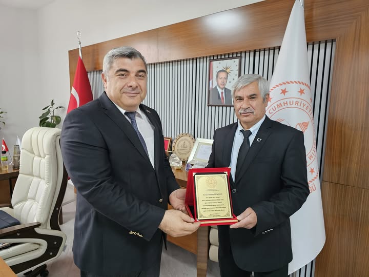 Afyonkarahisar'da 40 Yıllık Eğitim Görevine Veda: Hasan Doğan Emekliye Ayrıldı