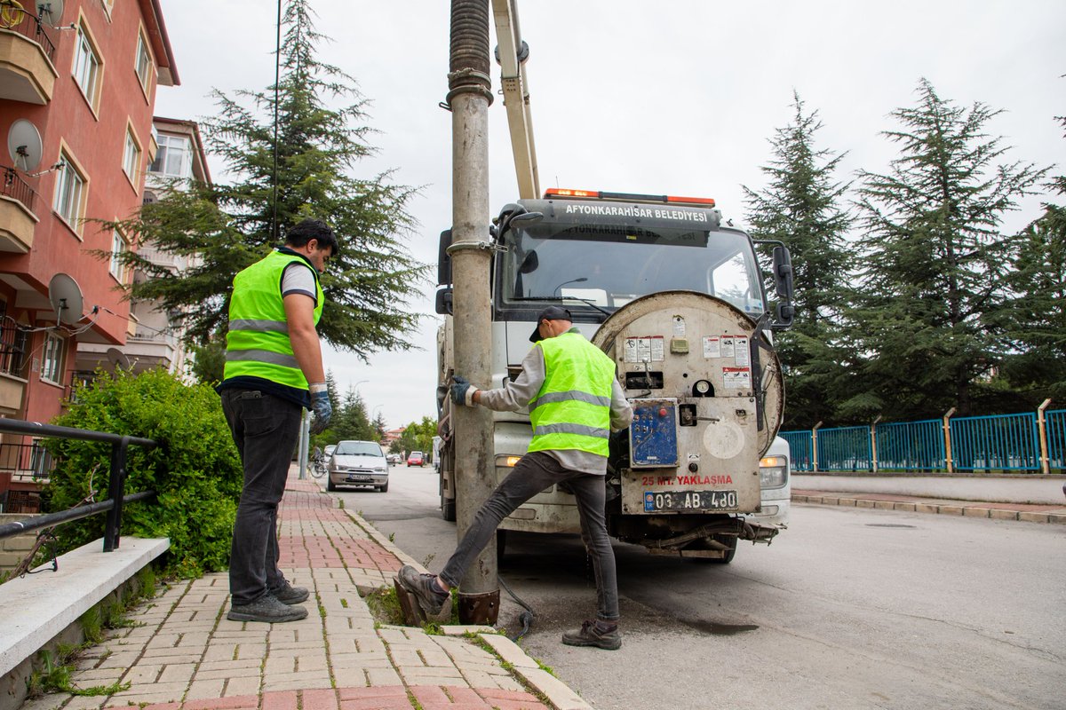 Afyonkarahisar Belediyesi, Yağmursuyu Hatlarını Temizleyerek Sağanaklara Karşı Altyapıyı Güçlendiriyor