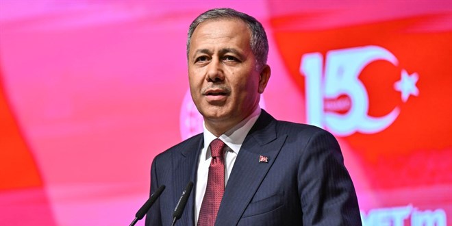 Kırmızı Bültenle Aranan 2 Suçlu Türkiye'ye İade Edildi