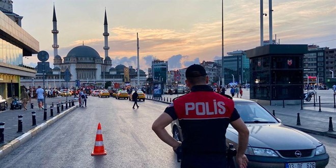 İstanbul'da Huzur Uygulaması: 982 Kişi Gözaltına Alındı, Çok Sayıda Silah ve Uyuşturucu Ele Geçirildi
