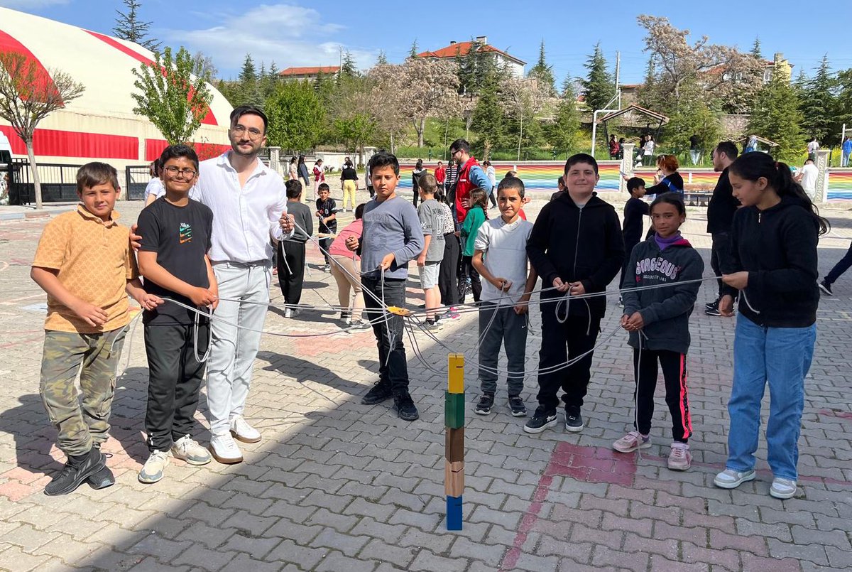 GSB Afyonkarahisar Yurtları Öğrencilerinden Davulga Köy Okulu'na Neşe Dolu Ziyaret