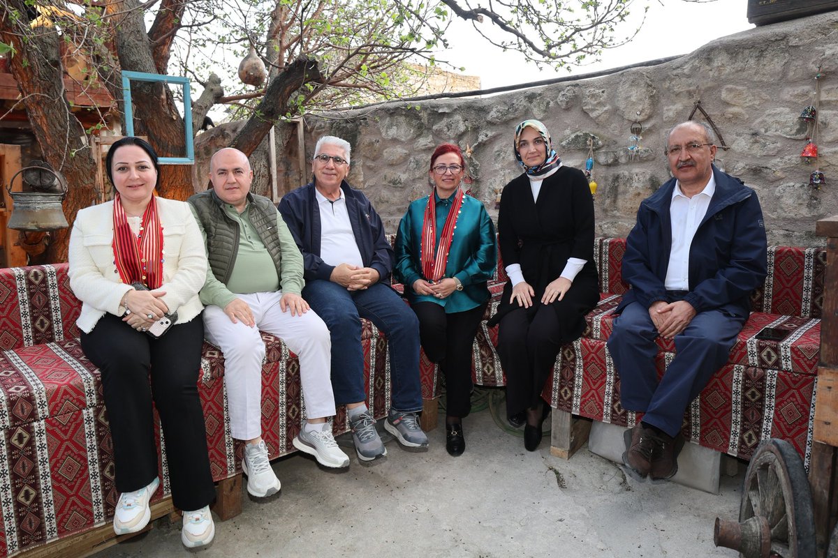 Afyonkarahisar Valisi Yiğitbaşı, Yönetim Kurulu Üyeleriyle Birlikte Ayazini Köyü'nü Ziyaret Etti
