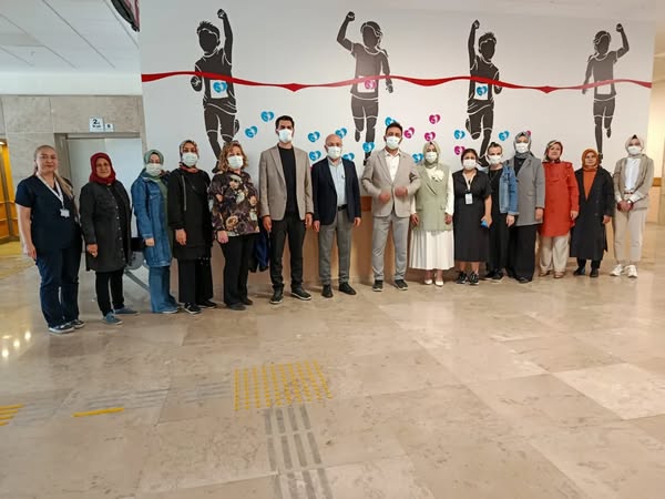 AK Parti Afyonkarahisar Heyeti, Onkoloji Tedavi Gören Çocukların Annelerini Ziyaret Etti