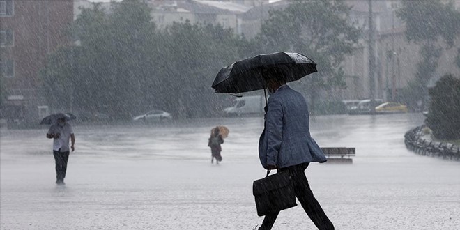 Meteoroloji'den Türkiye'ye Gök Gürültülü Sağanak Uyarısı: Özellikle Doğu Bölgelerinde Dikkatli Olunmalı