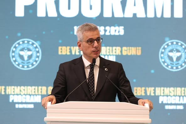 Ebe ve Hemşireler Günü Kutlandı: Sağlık Bakanı Memişoğlu, Başarılı Çalışanlara Ödül Takdim Etti