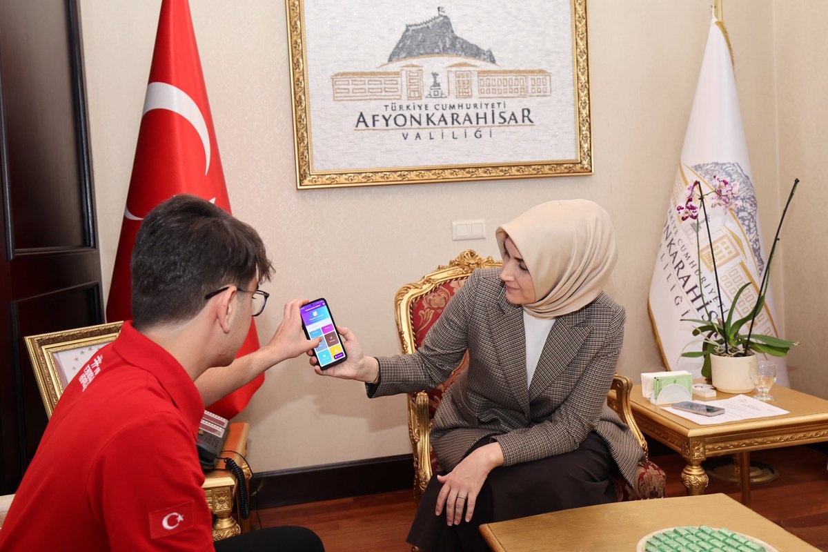 HasCode Takımı, TEKNOFEST KKTC'de Başarıya Ulaştı: Afyonkarahisar Valisi Tarafından Kabul Edildi