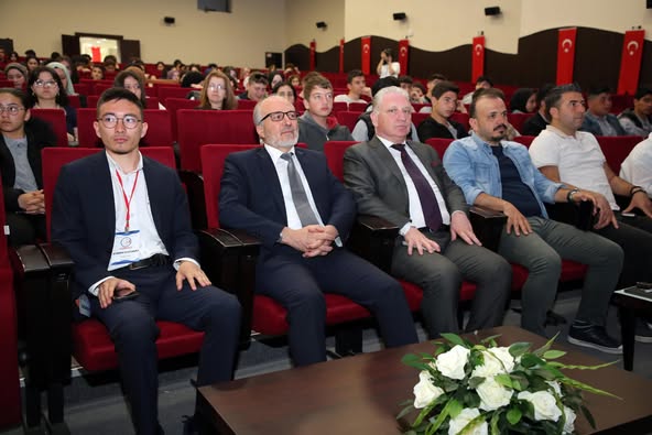 AKÜFEST'25'te Kariyerin Kapılarını Açan Bilgiler: CV Mülakatları ve İş Arama Stratejileri