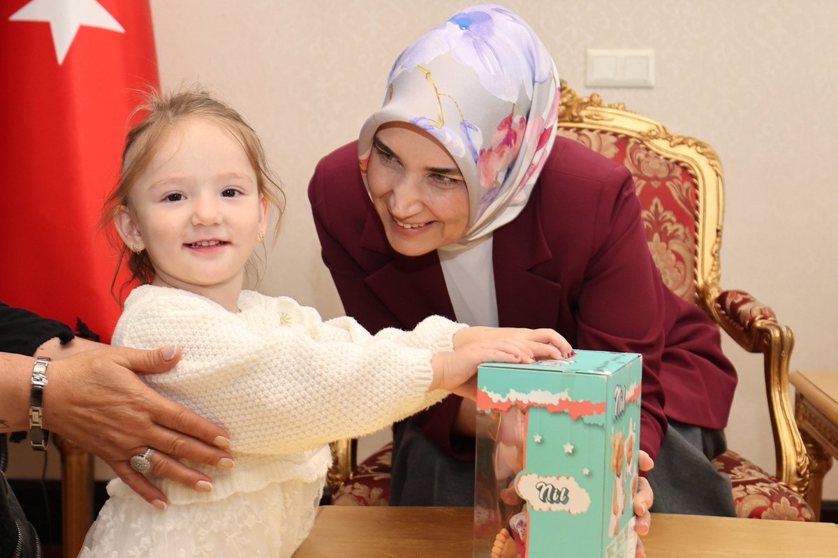 Afyonkarahisar Valisi, Şehit Uğur Yıldız'ın Annesini Makamında Kabul Etti