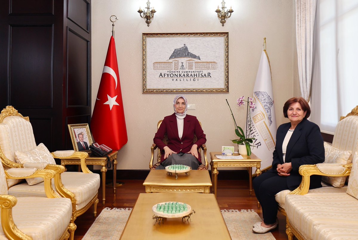 Afyonkarahisar Valisi, Cumhuriyet Halk Partisi Kadın Kolları Başkanı ile Görüşme Gerçekleştirdi