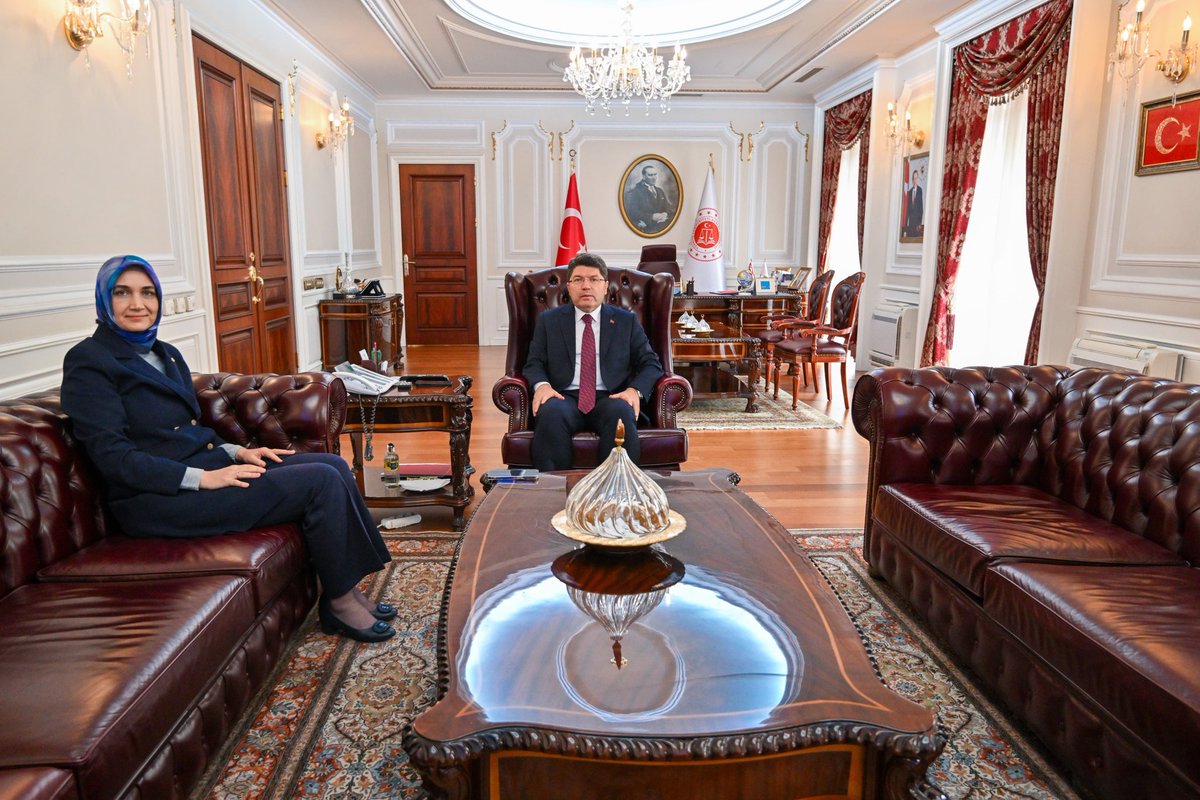 Afyonkarahisar Valisi Kübra Güran Yiğitbaşı, Adalet Bakanı Yılmaz Tunç ile Bir Araya Geldi