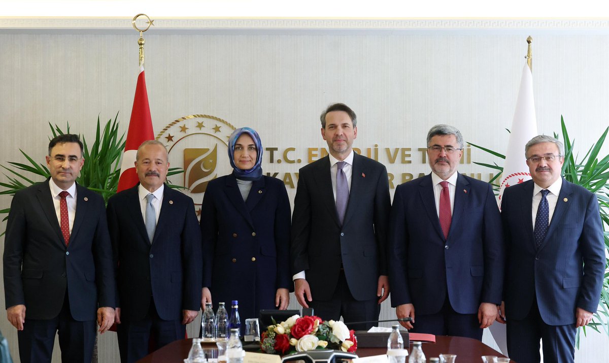 Afyonkarahisar Valisi, Enerji Bakanı ile Görüşmede İl İhtiyaçlarını Paylaştı