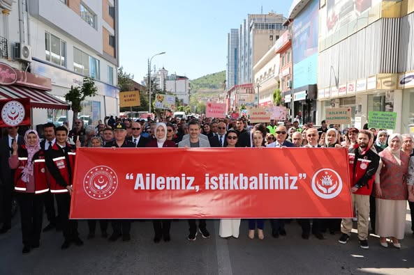 Afyonkarahisar'da Aile Yılı Farkındalık Yürüyüşü Düzenlendi