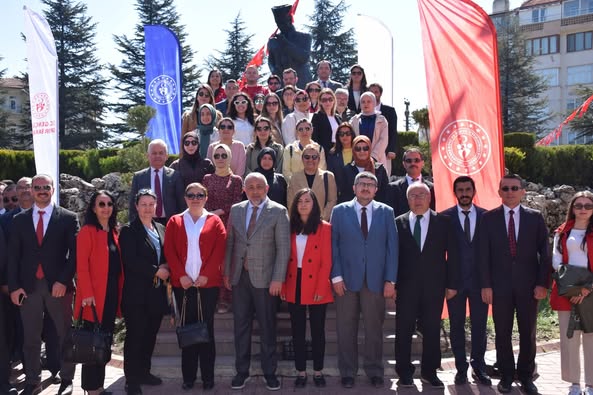 Afyonkarahisar'da Gençlik Haftası Kocatepe Anıtı'na Çelenk Sunulmasıyla Başladı