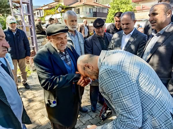 AK Parti Afyonkarahisar İl Başkanı Şahin, Deresenek Köyü'nde Cenaze Törenine Katıldı