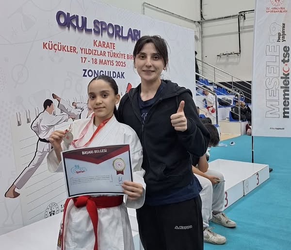 Zonguldak'ta Karate Şampiyonası'nda Afyonkarahisar'a Gümüş Madalya